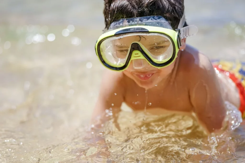 So wählen Sie eine Schwimmbrille für Kinder aus